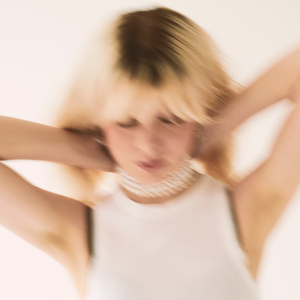 山村乳妇喂奶和偷人
