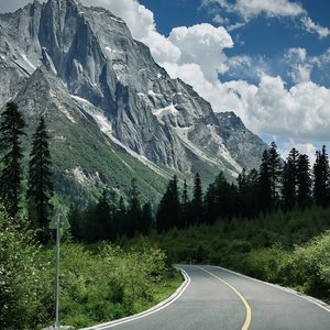 山村乳妇喂奶和偷人
